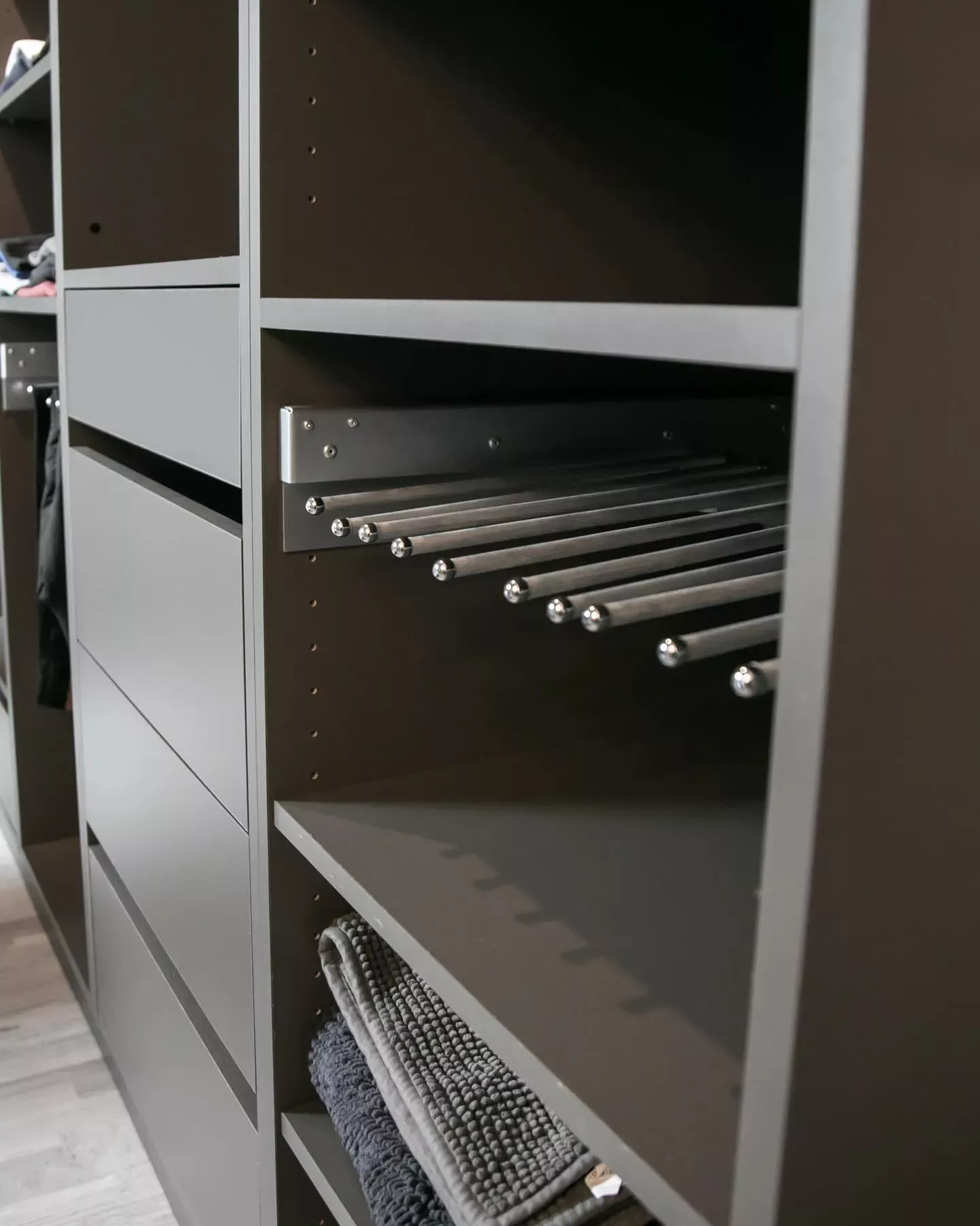 Dressing noir en bois