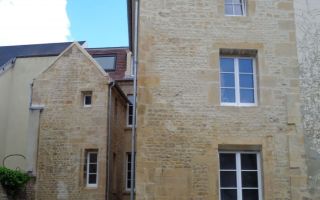 Réalisation complète de menuiseries extérieures sur un bâtiment en rénovation par Profil Aménagement