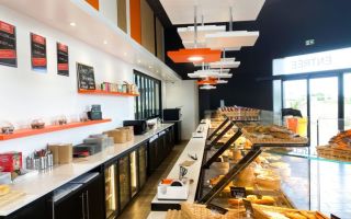 Réalisation complète de l’agencement d’une boulangerie à Évrecy par Profil Aménagement