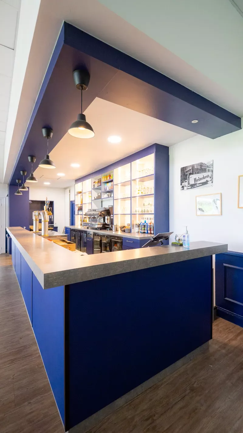 Réalisation d'un bar bleu