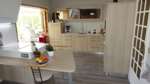 Réalisation complète d’une cuisine avec façades bois par Profil Aménagement