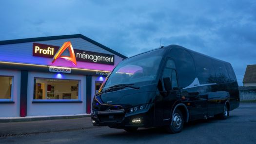 Réalisation complète d’un bus en loge de cinéma par Profil Aménagement