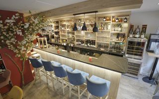 Aménagement du bar à vin Les Quilles à Caen