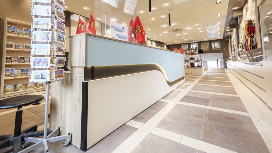 Meuble d’accueil pour office de tourisme de Caen