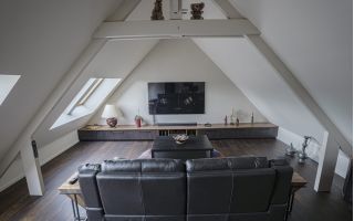 Aménagement Sous Comble : Salon Complet Sur Mesure à Caen