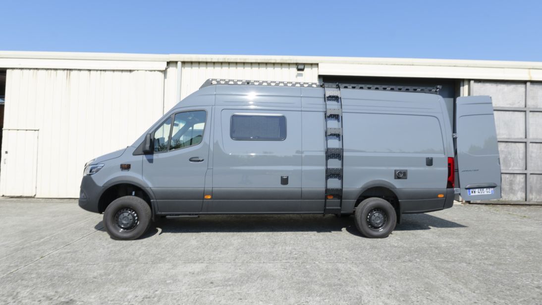 Sprinter Mercedes aménagé en van autonome sur mesure