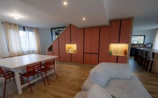 Réalisation complète d’un placard rouge à Thury-Harcourt par Profil Aménagement