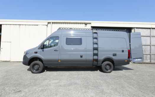 Sprinter Mercedes aménagé en van autonome sur mesure
