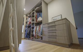 Dressing sur mesure : un aménagement optimisé dans la Manche