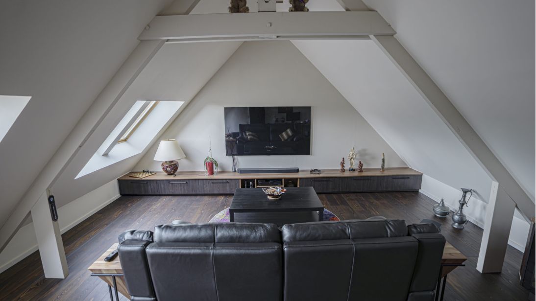 Aménagement Sous Comble : Salon Complet Sur Mesure à Caen