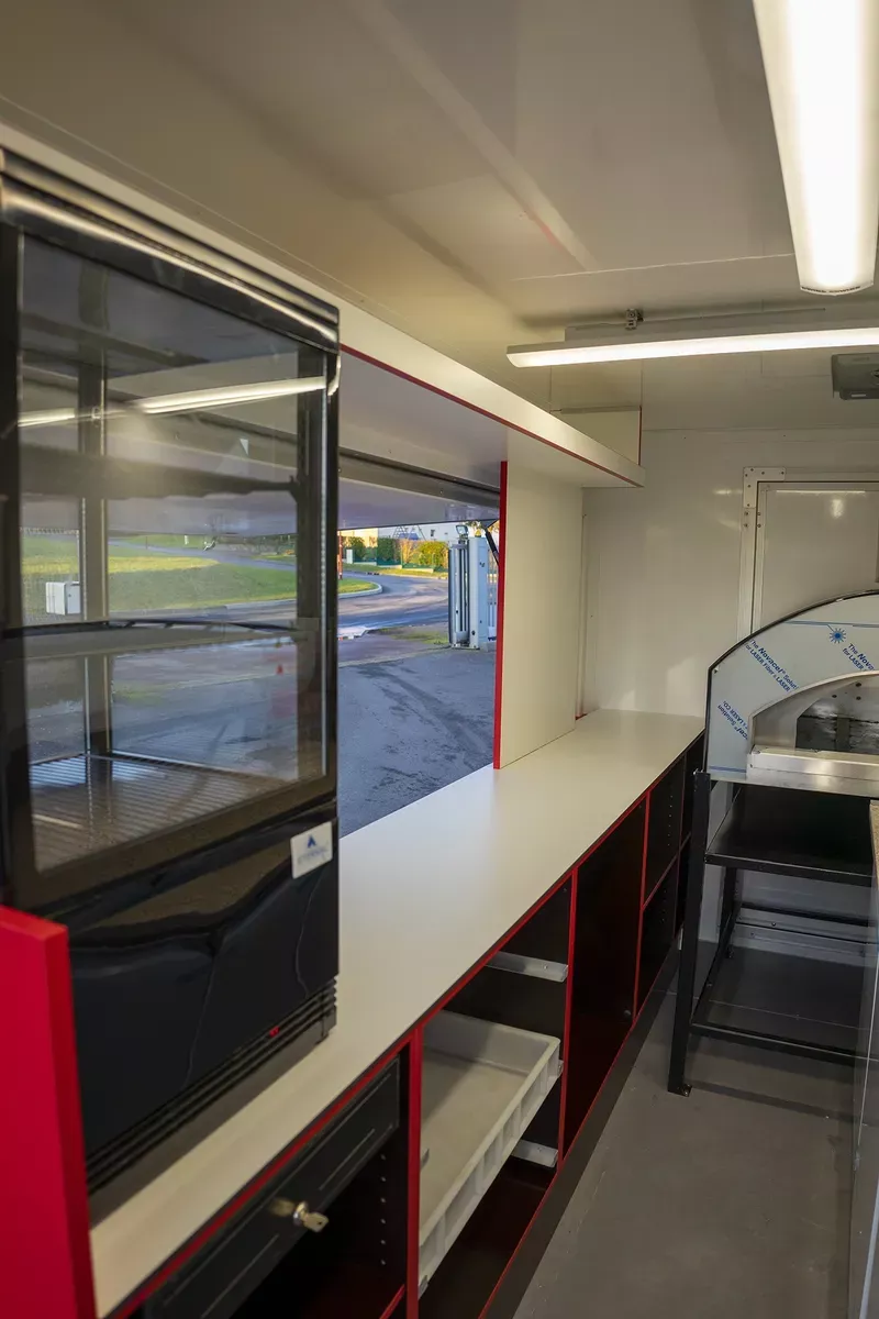 Ouverture latérale d'un food truck