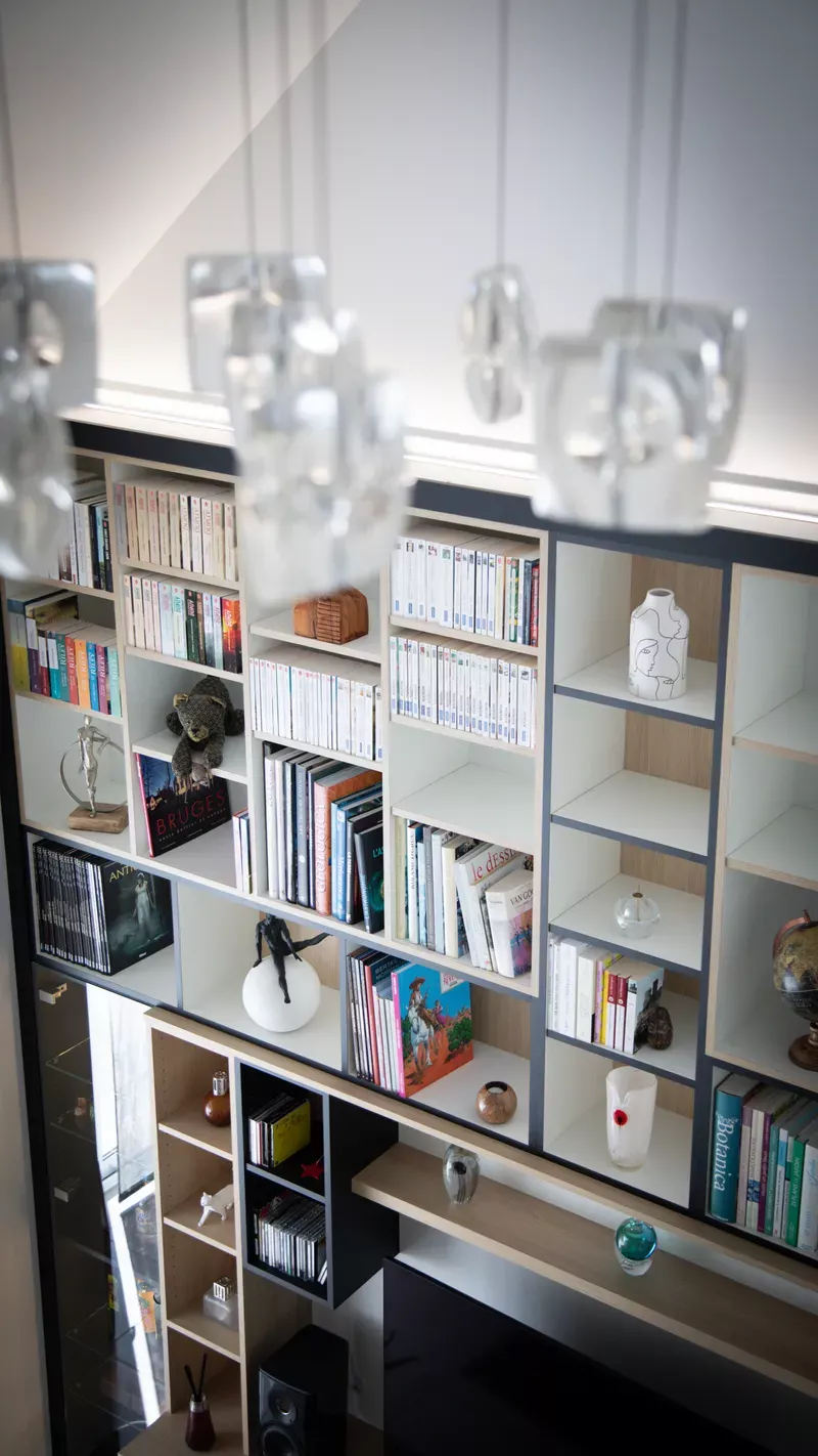 Bibliothèque autour d'un meuble TV